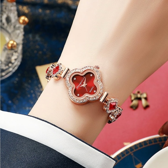 NIB Quartz Red and Gold Women\'s 4 leaf clover Watch